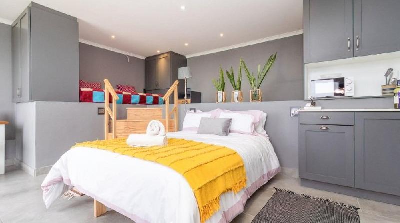 6 Bedroom Property for Sale in Kleinbaai Western Cape